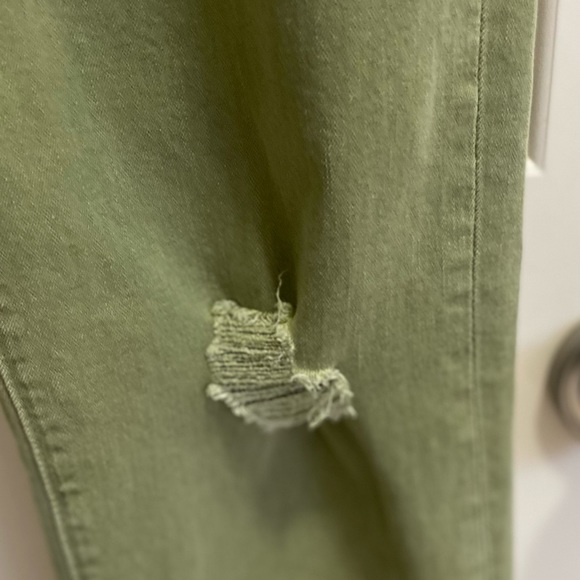 LOFT boyfriend style jeans in green. Size-8 - Picture 6 of 8